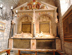 Lauderdale Aisle